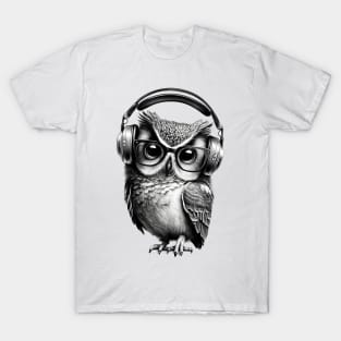 Owl Drawing in Black and White Wearing Headphones T-Shirt